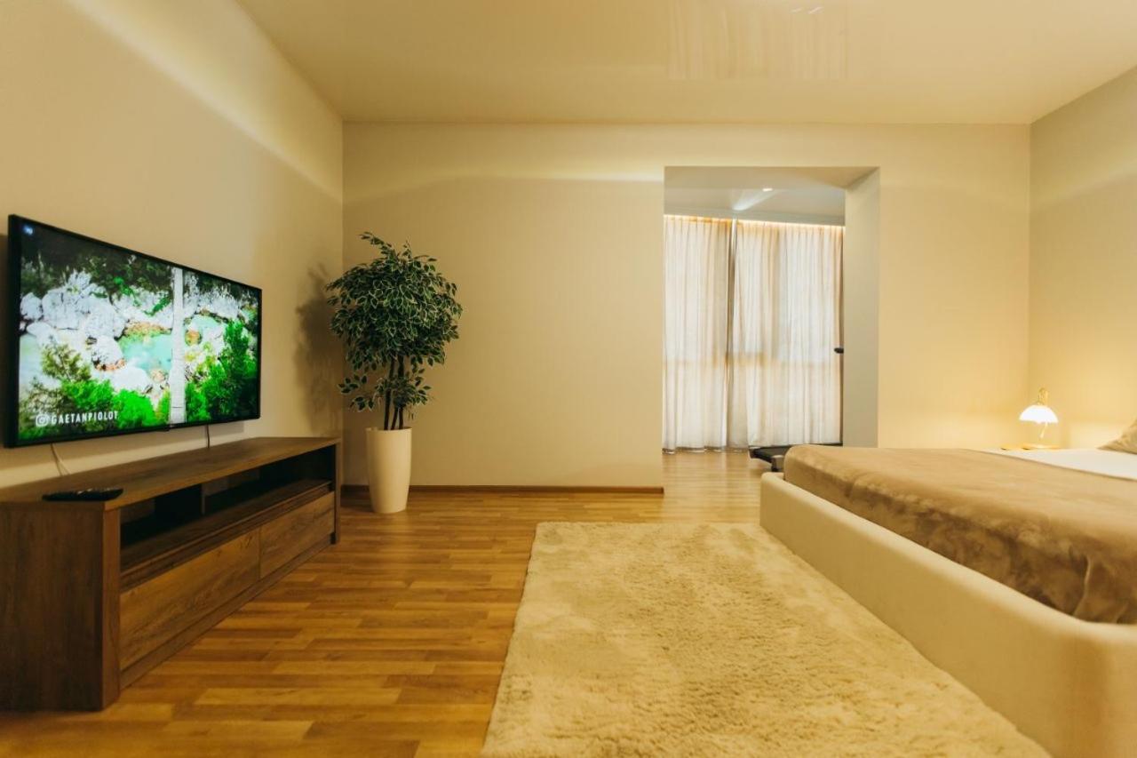Atlant Luxury Big Family Apart On Golovna З Двома Окремими Спальнями Навпроти Тц Депот Безконтактне Заселення チェルニウツィー エクステリア 写真